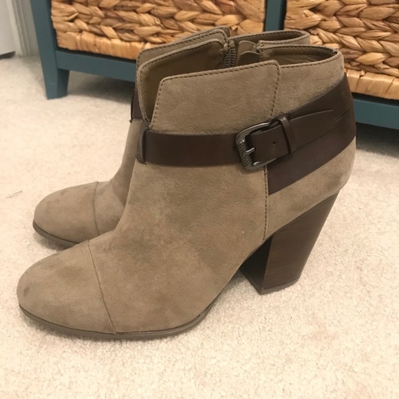 Carlos Santana Suede Ankle Bootie - Picture 3 of 4